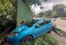 Carro perde o controle e colide com muro do INPA em Manaus: Motorista não sofre ferimentos