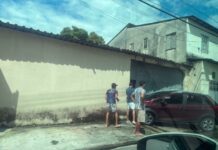Motorista dorme ao volante e invade garagem de casa na zona sul de Manaus