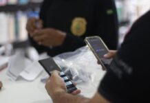 Tia e sobrinho são presos por receptação de celulares na compensa; Um dos aparelhos pertencia a vítima de homicídio em Manacapuru