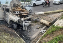 Fiat Toro colide com poste e pega fogo na Avenida Coronel Teixeira, em Manaus