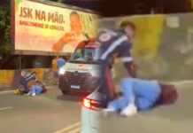 Mulher sofre queda de moto no bairro Parque Dez e é socorrida pelo SAMU