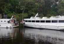 Lancha colide com barranco no Rio Negro durante a madrugada e deixa feridos no interior do Amazonas