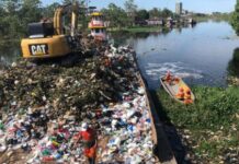 Prefeitura de Manaus intensifica limpeza na orla da Glória e alerta para impactos do descarte irregular de lixo