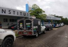 Homem morre e adolescente fica ferido em colisão entre moto e carro em Manaus