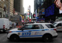 Jovem é preso após abrir fogo e ferir três na Times Square, NY