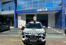 Polícia prende dupla que tentava roubar benefício de aposentada na saída de banco em Manaus