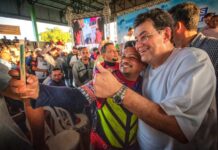 Em Manacapuru, Eduardo Braga entrega mil coletes e capacetes a mototaxistas e anuncia detalhes do novo ‘Cirandródomo’