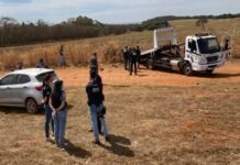 Caminhão na contramão provoca colisão que mata policial e estagiária