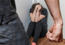 Homem é preso por agredir prima com socos e arranhões