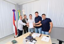 Prefeito David Almeida assina decreto que amplia autorizações de táxis em Manaus e beneficia mais de 6 mil motoristas auxiliares