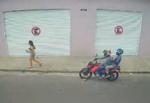 VÍDEO: Dupla armada assalta jovem em plena luz do dia no bairro São Jorge, em Manaus