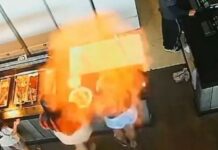 Mulher tem cabelo incendiado em restaurante durante reabastecimento de fogareiro