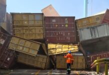 Containers desabam em terminal de cargas na zona sul de Manaus