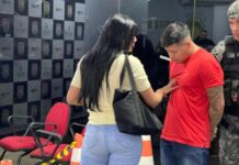 VÍDEO: Entregador de aplicativo é preso com droga e agredido pela namorada em Manaus