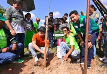 Prefeito David Almeida lança o projeto “Parque 60+ Verde” e lidera o maior plantio urbano da história de Manaus