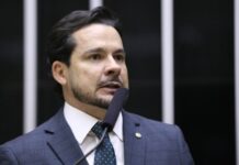 PEC 169 – Câmara aprova proposta do Capitão Alberto Neto que facilita acúmulo de cargo para professores