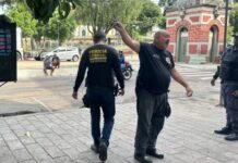 Imagens fortes: Homem é encontrado morto dentro de lixeira no Centro de Manaus