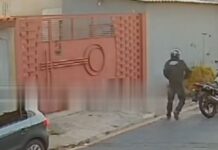 Ataque a casa do ex-cunhado termina com motociclista morto por policial à paisana; Veja Vídeo