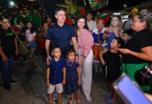 Prefeito David Almeida participa da Caravana Natalina na orla da Ponta Negra e destaca diversidade das programações de 2025
