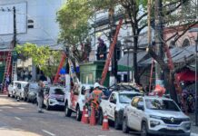 Prefeitura de Manaus remove 7,5 toneladas de cabos de postes no centro histórico