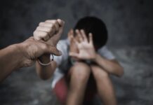 Criança com autismo é agredida pelo pai ao tentar defender a mãe de ameaça no Amazonas