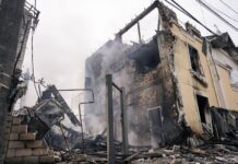 Rússia bombardeia Kiev às vésperas de reunião entre Trump e Zelensky