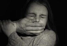 Padrasto é preso por estuprar e tentar subornar enteada de 11 anos no AM