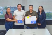 Eduardo Braga assina contratos para obras de saneamento e urbanização em Parintins