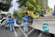 VÍDEO! Caçamba atinge carro da Águas de Manaus e provoca capotamento na zona Oeste
