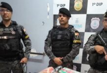 Quatro homens são presos em embarcação com 20 quilos de drogas em Manaus