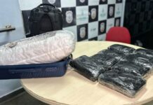 Polícia apreende mala com drogas em embarcação na feira da Panair, em Manaus