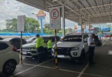 Prefeitura de Manaus autua 30 veículos por uso irregular de vagas para idosos e PcDs em shoppings