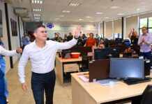 David Almeida visita sede da prefeitura, agradece servidores e reforça transição: ‘Dever cumprido’