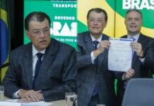 Eduardo Braga celebra anúncio de edital para asfaltamento do trecho do meio da BR-319