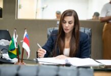 Lei de Débora Menezes exige identificação de crianças em viagens fluviais e reforça fiscalização no Amazonas