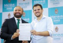 Renato Junior dá posse a Arone Bentes como novo secretário de Educação de Manaus