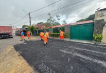 Prefeitura de Manaus intensifica manutenção asfáltica e recupera via no bairro Aleixo