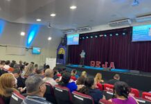 Prefeitura de Manaus debate dever do Estado na garantia da educação básica com foco na EJA