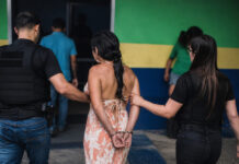 MULHER CONFESSA TER JOGADO RECÉM-NASCIDA EM LIXO E É INDICIADA POR HOMICÍDIO EM MANACAPURU