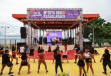 Festa do Dia do Trabalhador reúne público na Ponta Negra com programação cultural e feira de empreendedorismo