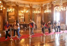 Alunos de escola municipal de Manaus fazem visita pedagógica ao Teatro Amazonas