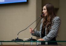 Débora Menezes comemora prisão de professora que aliciava da própria filha em Envira no AM