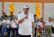 Eduardo Braga inaugura ginásio na Vila Amazônia, acompanha investimentos em saúde e reforça obras de pavimentação em Parintins