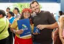 Renato Junior entrega chaves e beneficia mais de 2 mil pessoas com moradia em Manaus