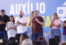Na véspera do Dia das Mães, governador Roberto Cidade entrega 983 cartões do Auxílio Estadual para mulheres da capital