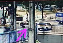 RODA DE CAÇAMBA SE SOLTA, ATRAVESSA AVENIDA E ATINGE MOTOCICLETA E MICROÔNIBUS NA COSME FERREIRA