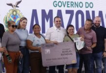 Governador Roberto Cidade entrega 870 cartões do Auxílio Estadual durante Governo Presente e amplia acesso a serviços essenciais na zona norte de Manaus