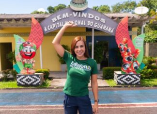 Débora Menezes visita usina de pau-rosa em Maués e reafirma compromisso com produtores do interior: ‘Esse mandato é um braço amigo de quem trabalha no campo’
