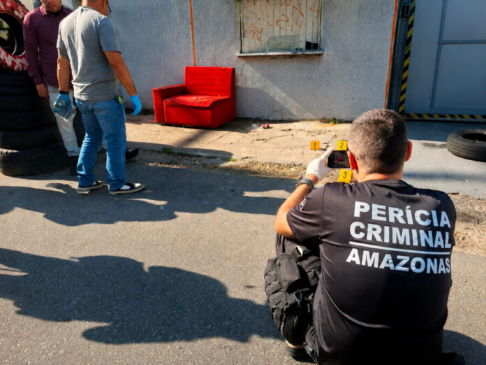 Borracheiro morto no bairro Adrianópolis em Manaus. Borracheiro morto em Manaus dentro da própria oficina no bairro