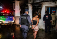 MULHER É PRESA APÓS AGREDIR MÃE E FILHA E INCENDIAR CASA NO BAIRRO SANTO ANTÔNIO EM MANAUS
